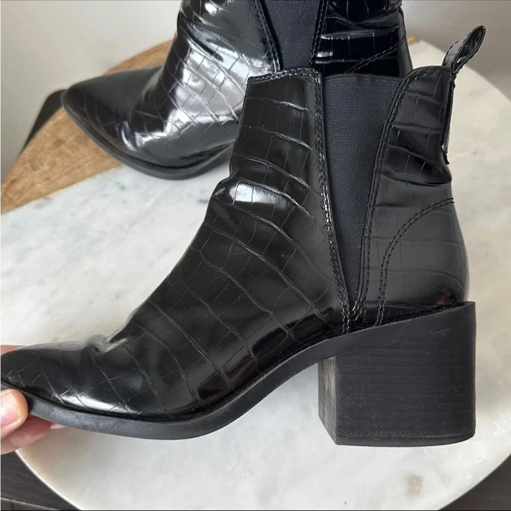 Steve Madden Audience heeled ankle boots in black crocodile texture size 7